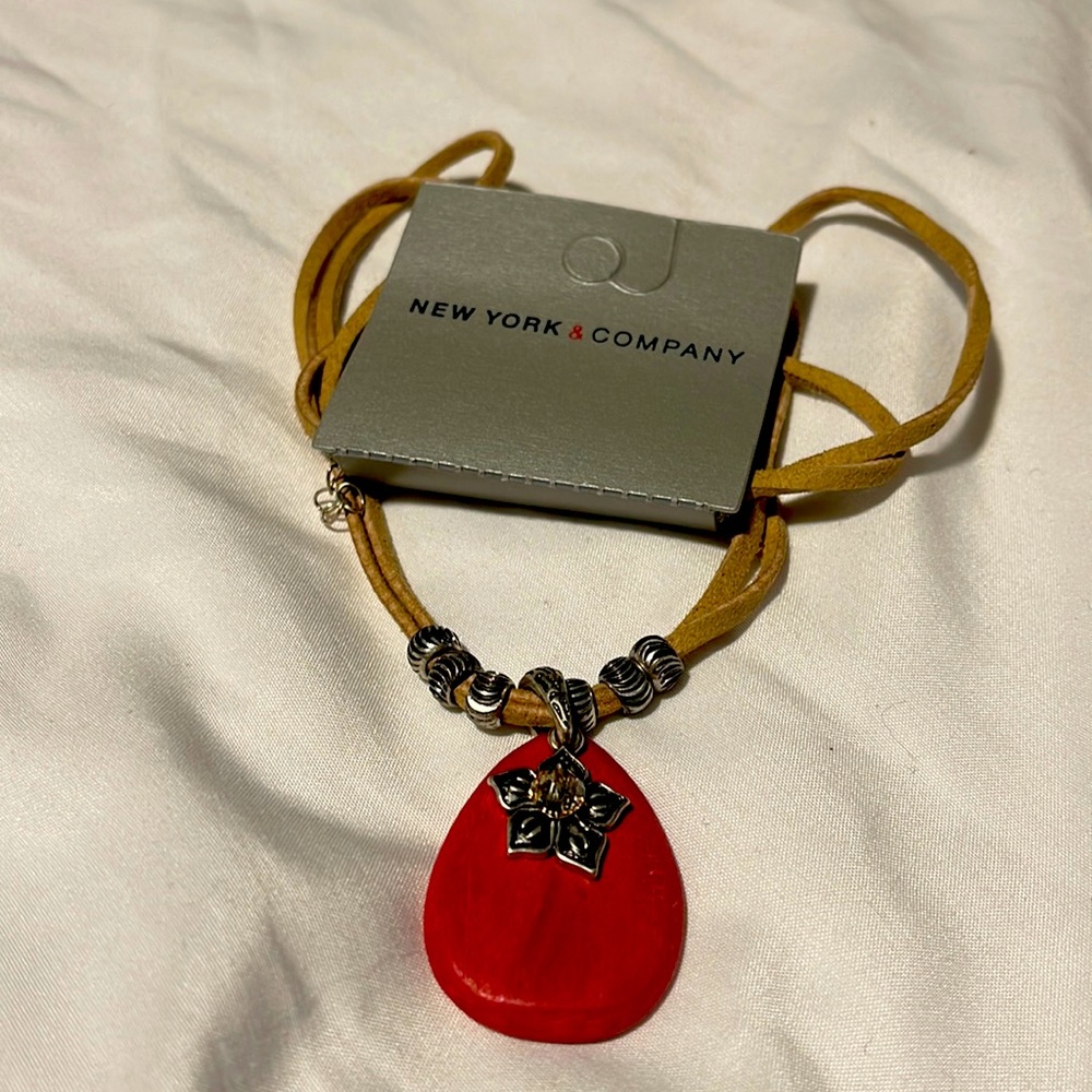 Leather necklace with pink stone